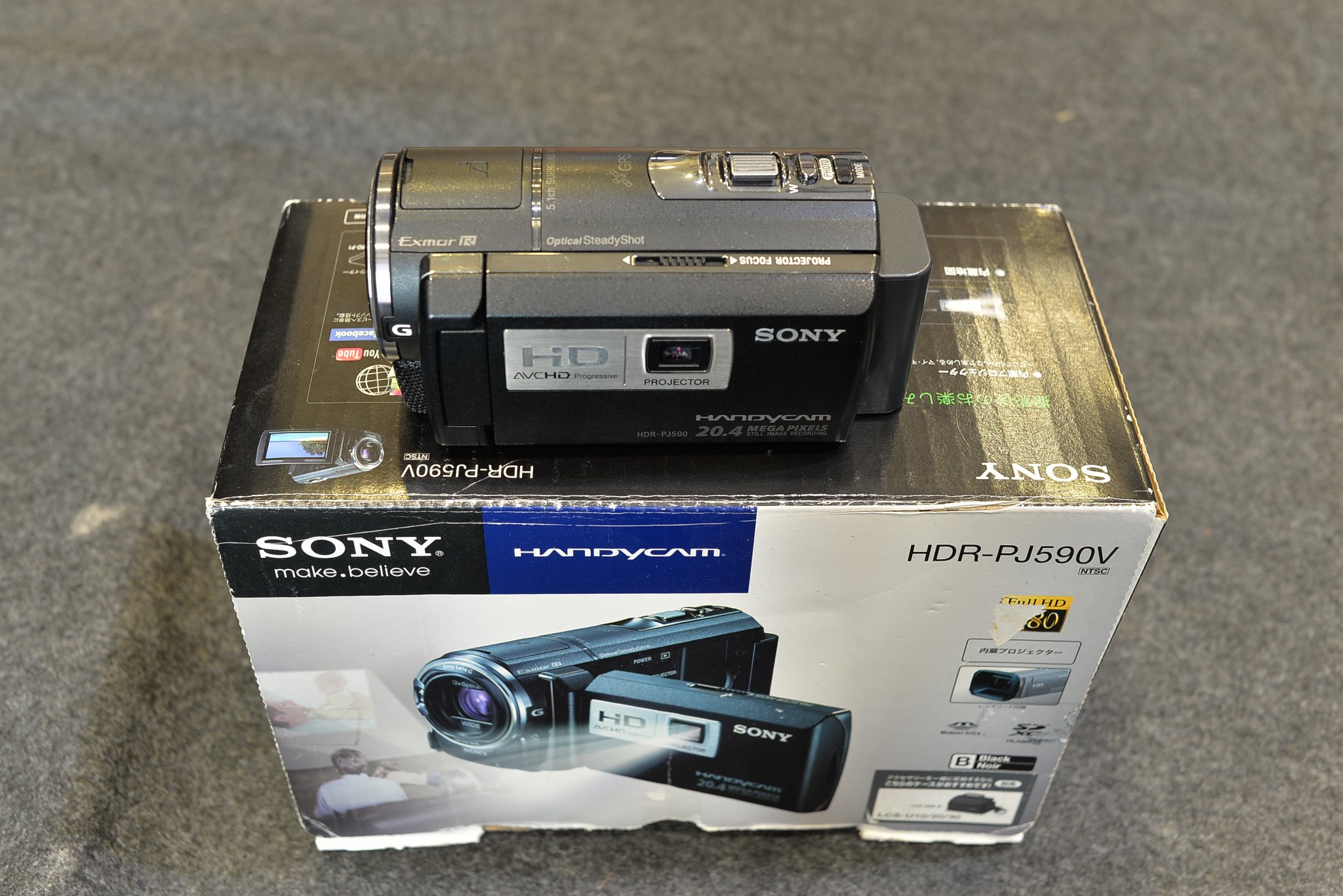 Sony PJ580, PJ590 tích hợp máy chiếu khung hình 100