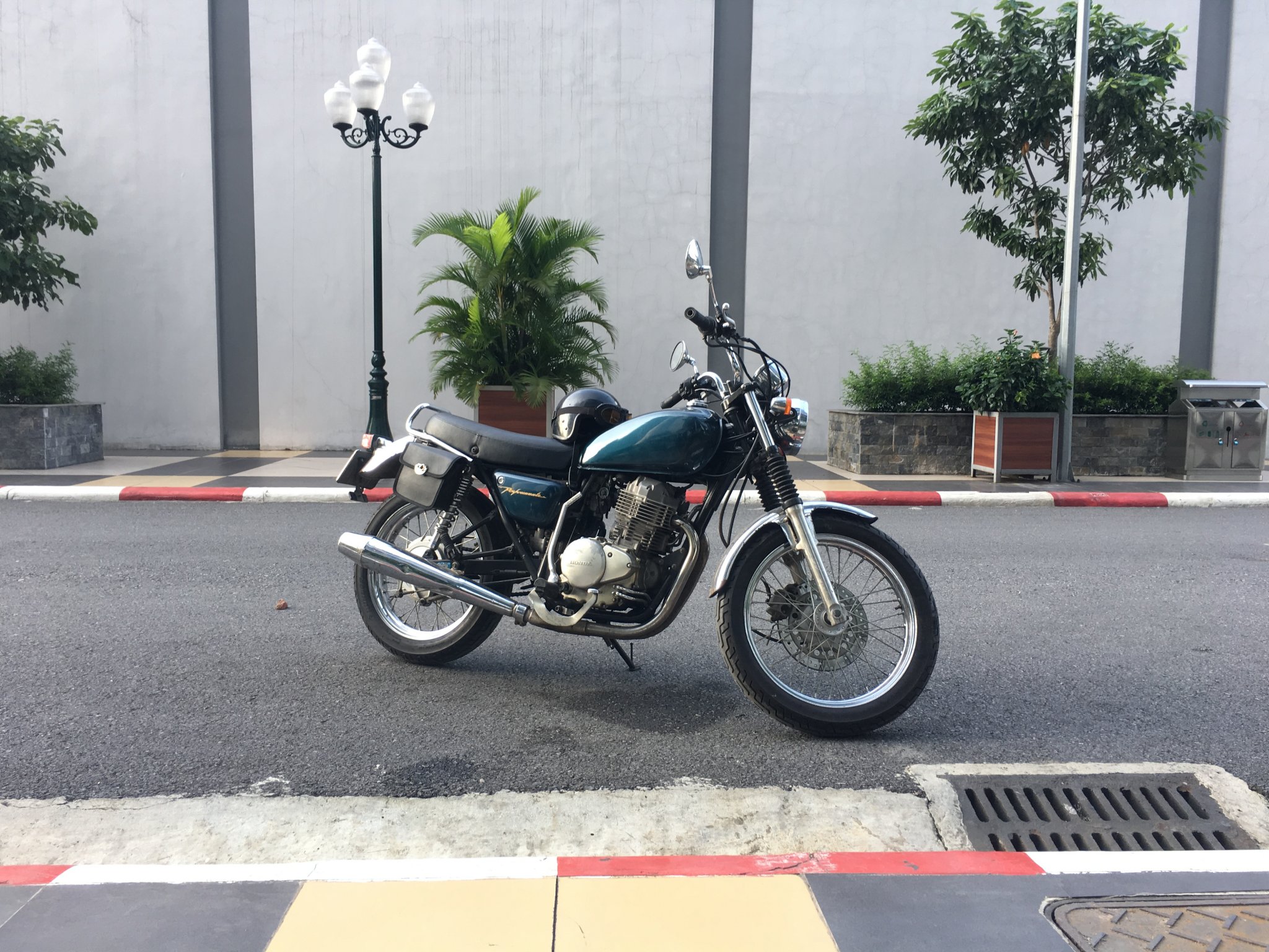 Lóa mắt với mô tô giá rẻ GPX Legend 400 FTR dựa trên Honda CB400SS  Xe  máy  Việt Giải Trí