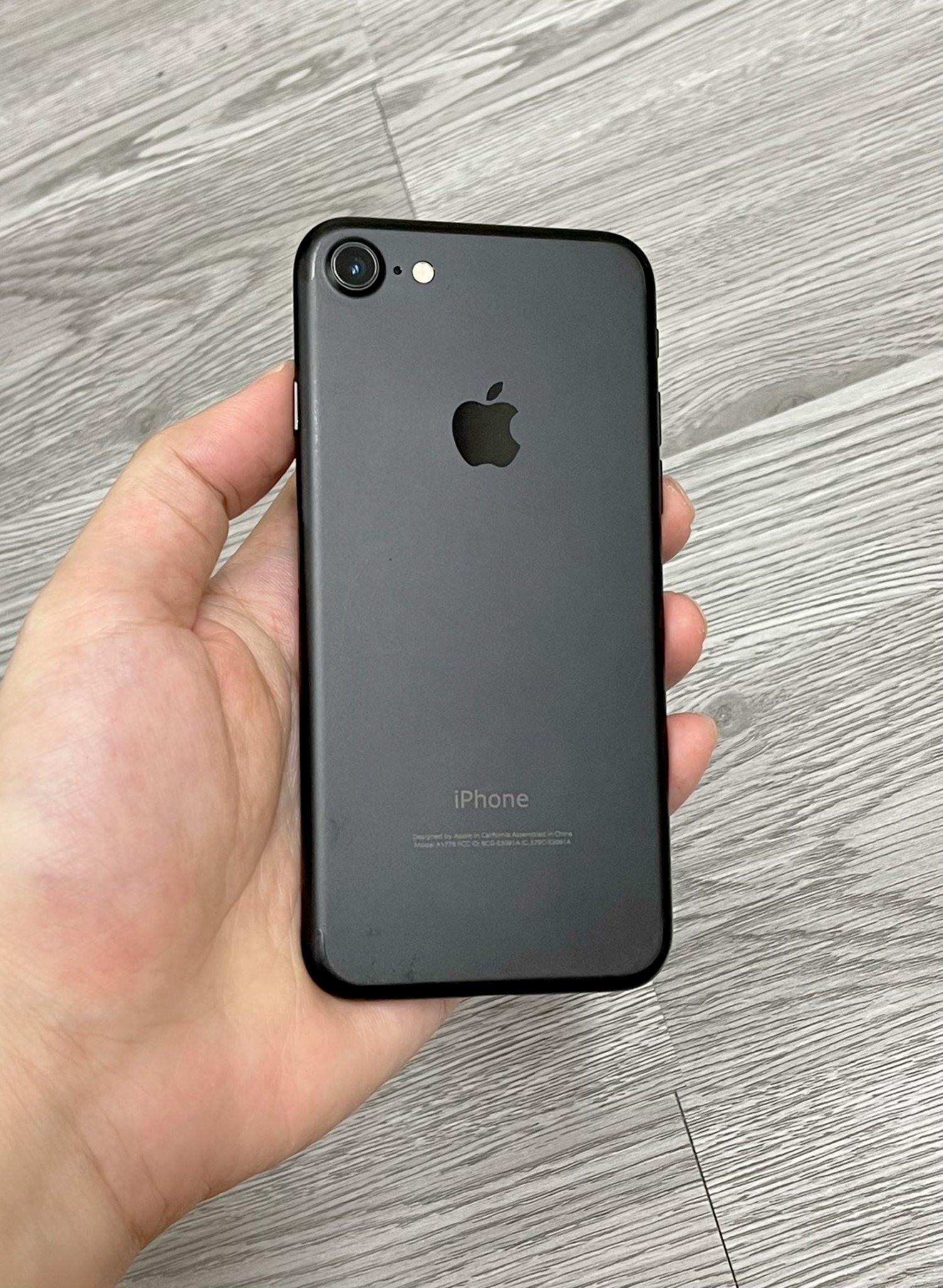 Iphone 7 32Gb màu đen quốc tế Việt Nam . - 2.300.000đ | Nhật tảo