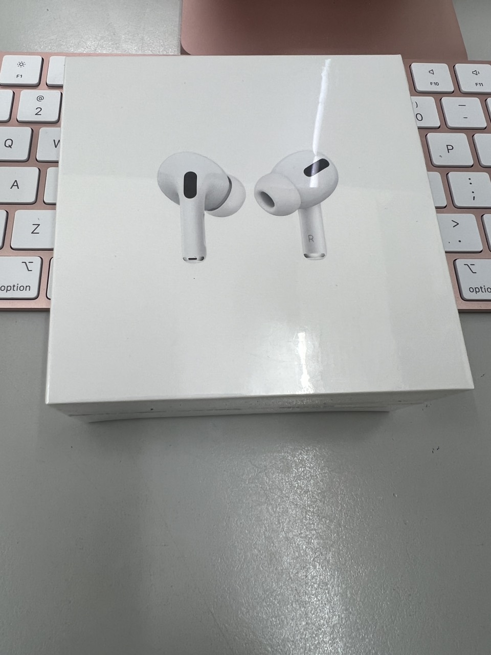 Apple airpods pro 2 magsafe. Apple Earpods Pro 2021. Apple AIRPODS Pro MAGSAFE 2021. Айрподс 2022. AIRPODS Pro 2022.