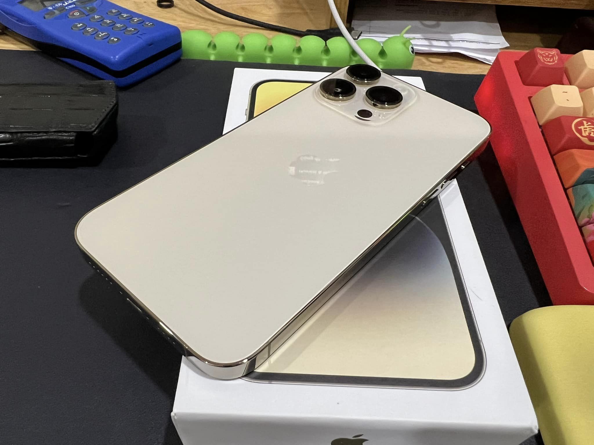 iPhone 14 Pro Max 256GB Gold/13 Pro Max 512GB + Airpods Pro Giá Tốt