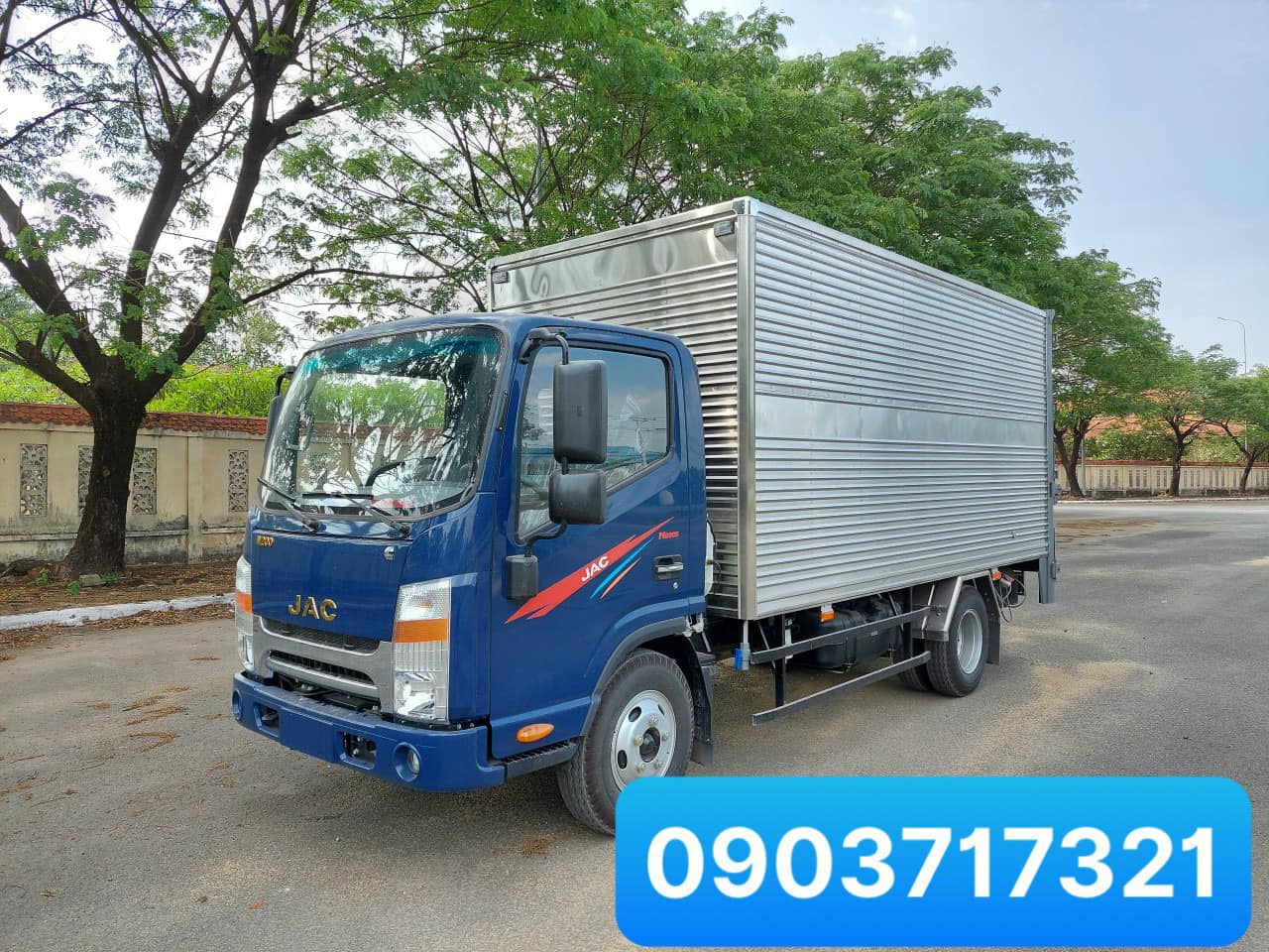 Mua xe tải Jac N200S thùng kín bửng nâng giá tốt tại Sài Gòn