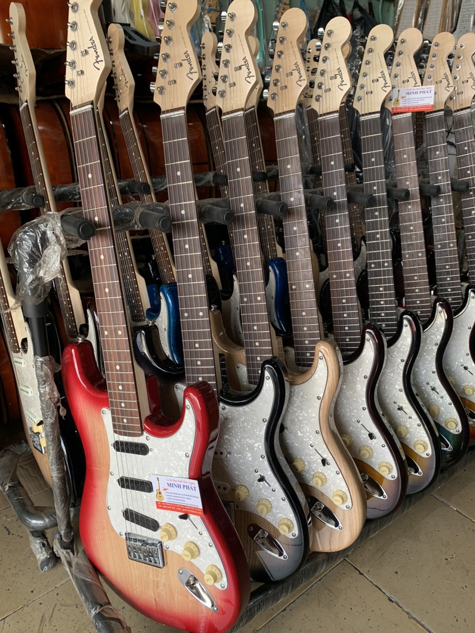 Cửa hàng bán đàn guitar điện chất lượng tại TPHCM - Minh Phát Music - 17