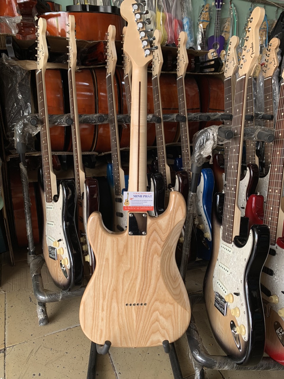 Cửa hàng bán đàn guitar điện chất lượng tại TPHCM - Minh Phát Music - 18