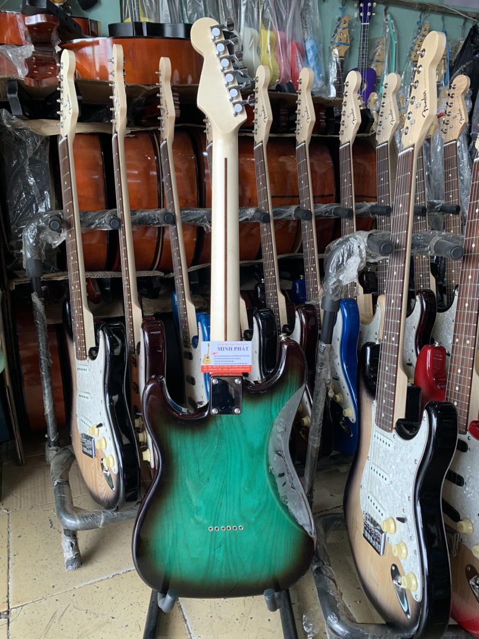 Cửa hàng bán đàn guitar điện chất lượng tại TPHCM - Minh Phát Music - 19