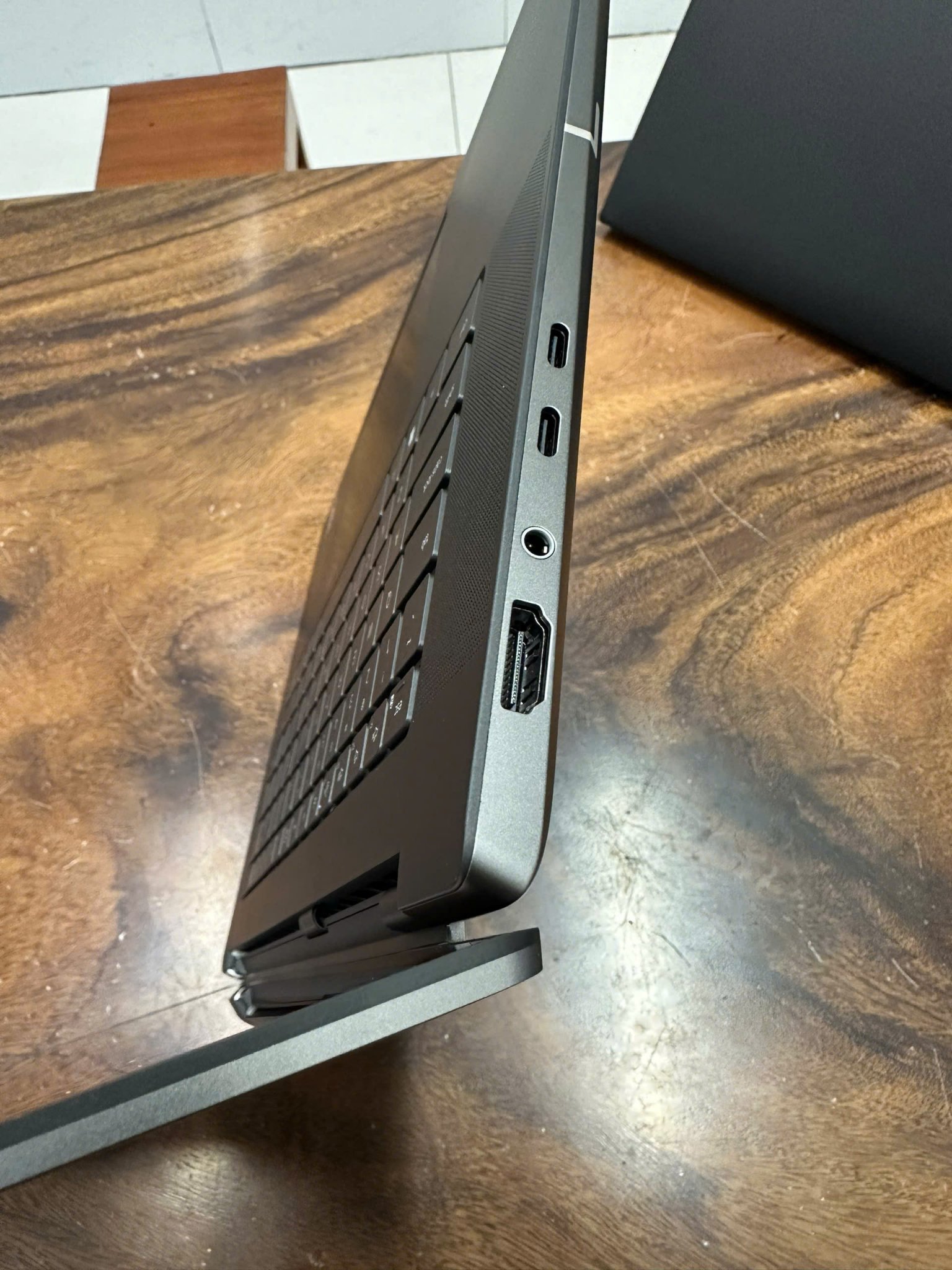Dell Precision 5680 core i7 LCd 4K Oled Touch anh 6.jpg