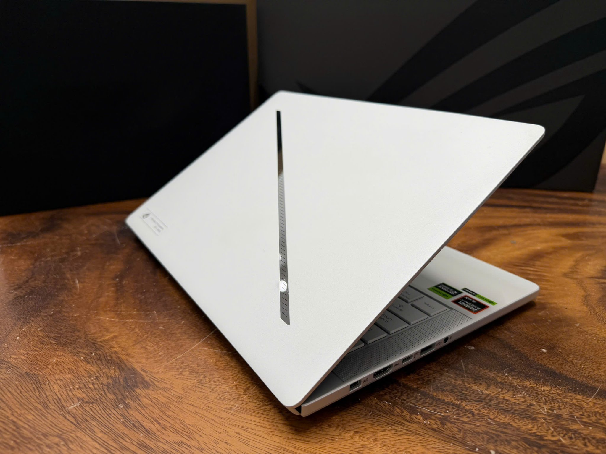 Asus Zephyrus G14 GA403WR (2).jpg