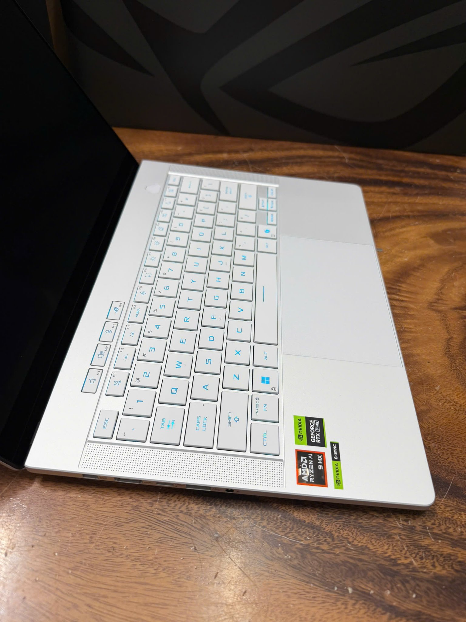 Asus Zephyrus G14 GA403WR (4).jpg