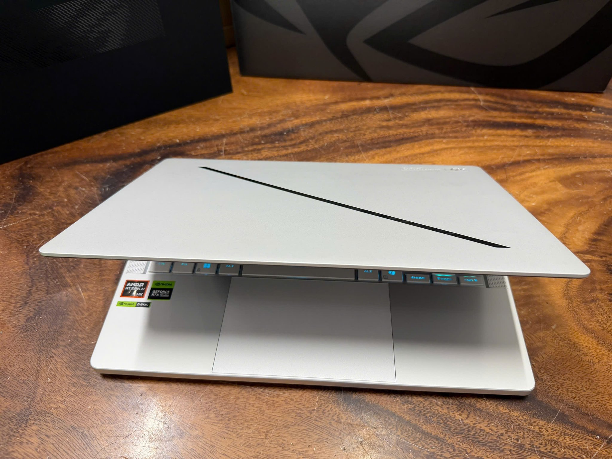 Asus Zephyrus G14 GA403WR (7).jpg