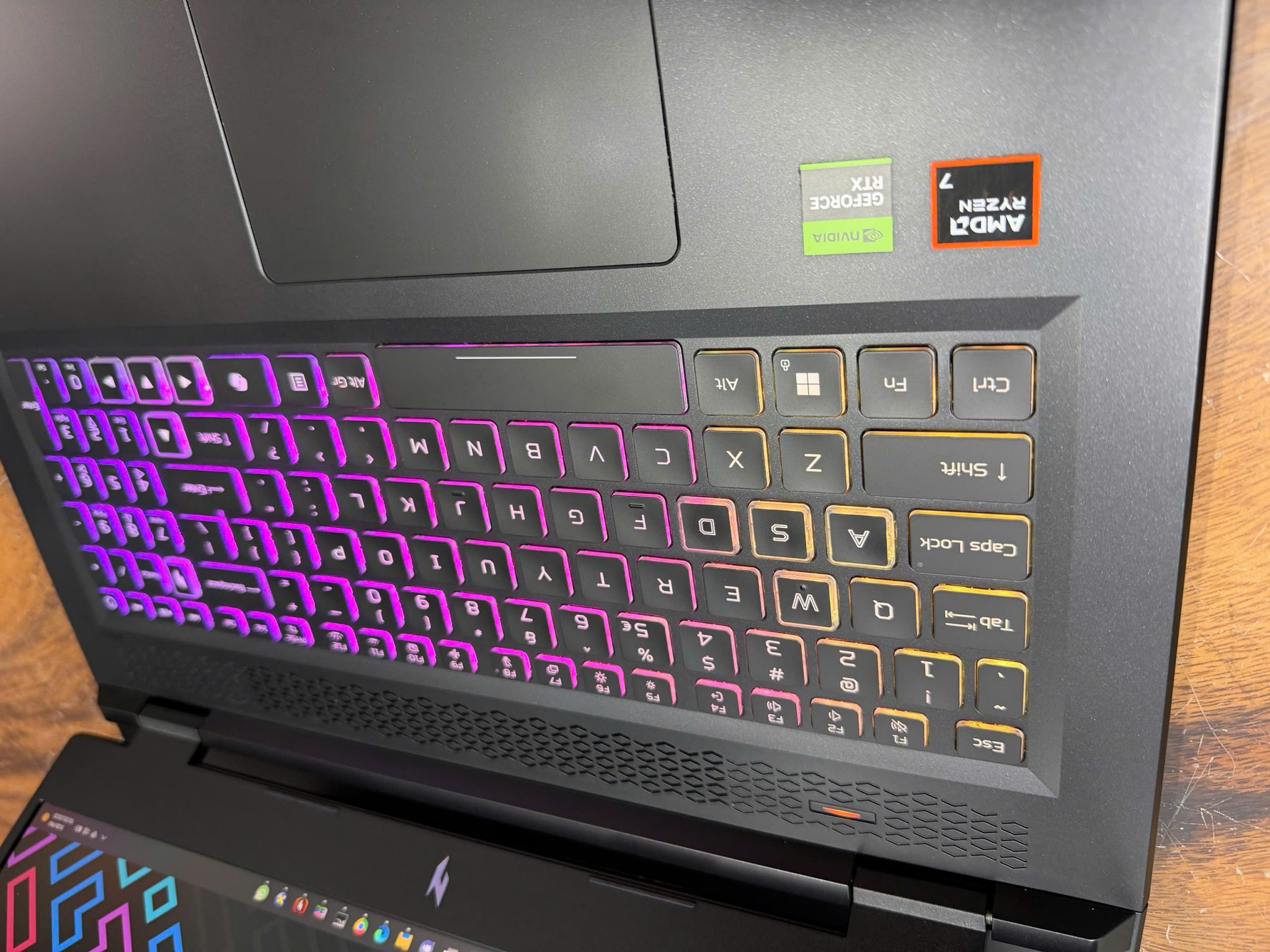 Acer Nitro 17 an17-42-r9th (3).jpg